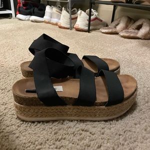 Steve Madden chunky platform sandals black size 6 1/2. Used